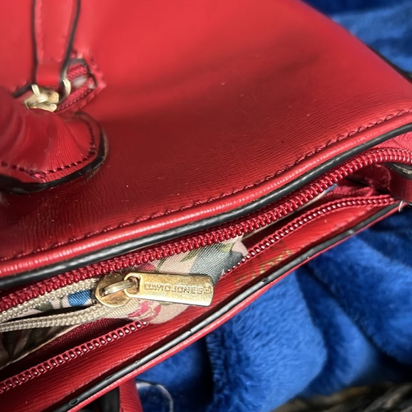 DAVID JONES PARIS LEATHER TOTE IN BURGUNDY Medium - Picture 14 of 16